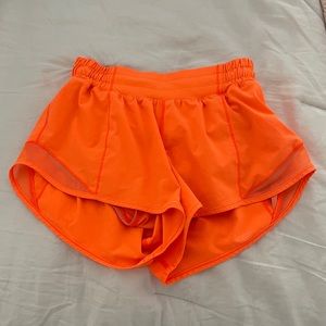 Orange Highlight Low Rise Lululemon 2.5” Size 4 Hotty Hot shorts!